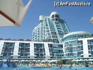 [P02] Hotelul vazut de la piscina.  » foto by mnn
 - 
<span class="allrVoted glyphicon glyphicon-heart hidden" id="av363155"></span>
<a class="m-l-10 hidden" id="sv363155" onclick="voting_Foto_DelVot(,363155,2594)" role="button">șterge vot <span class="glyphicon glyphicon-remove"></span></a>
<a id="v9363155" class=" c-red"  onclick="voting_Foto_SetVot(363155)" role="button"><span class="glyphicon glyphicon-heart-empty"></span> <b>LIKE</b> = Votează poza</a> <img class="hidden"  id="f363155W9" src="/imagini/loader.gif" border="0" /><span class="AjErrMes hidden" id="e363155ErM"></span>