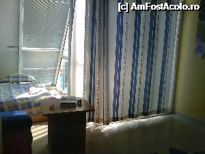 [P02] Zona cu un pat în care a dormit copilul nostru. Lateral bătea soarele însă am reușit să aranjăm draperia!  » foto by cosminap
 - 
<span class="allrVoted glyphicon glyphicon-heart hidden" id="av354396"></span>
<a class="m-l-10 hidden" id="sv354396" onclick="voting_Foto_DelVot(,354396,2594)" role="button">șterge vot <span class="glyphicon glyphicon-remove"></span></a>
<a id="v9354396" class=" c-red"  onclick="voting_Foto_SetVot(354396)" role="button"><span class="glyphicon glyphicon-heart-empty"></span> <b>LIKE</b> = Votează poza</a> <img class="hidden"  id="f354396W9" src="/imagini/loader.gif" border="0" /><span class="AjErrMes hidden" id="e354396ErM"></span>