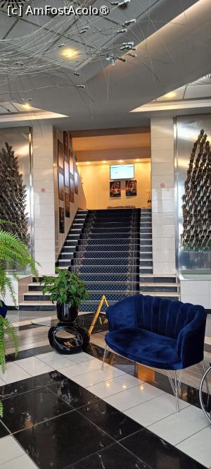 [P04] Imagine din lobby (scări spre mezanin - restaurant, sala de mic dejun). » foto by tata123 🔱
 - 
<span class="allrVoted glyphicon glyphicon-heart hidden" id="av1474674"></span>
<a class="m-l-10 hidden" id="sv1474674" onclick="voting_Foto_DelVot(,1474674,2599)" role="button">șterge vot <span class="glyphicon glyphicon-remove"></span></a>
<a id="v91474674" class=" c-red"  onclick="voting_Foto_SetVot(1474674)" role="button"><span class="glyphicon glyphicon-heart-empty"></span> <b>LIKE</b> = Votează poza</a> <img class="hidden"  id="f1474674W9" src="/imagini/loader.gif" border="0" /><span class="AjErrMes hidden" id="e1474674ErM"></span>