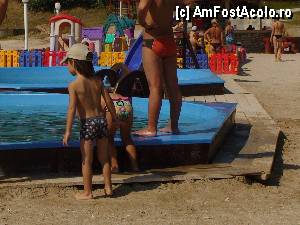 [P05] Piscine pentru copii pe plaja, in spate locul de joaca si, mai in spate, barul.  » foto by george_bton*
 - 
<span class="allrVoted glyphicon glyphicon-heart hidden" id="av369728"></span>
<a class="m-l-10 hidden" id="sv369728" onclick="voting_Foto_DelVot(,369728,2610)" role="button">șterge vot <span class="glyphicon glyphicon-remove"></span></a>
<a id="v9369728" class=" c-red"  onclick="voting_Foto_SetVot(369728)" role="button"><span class="glyphicon glyphicon-heart-empty"></span> <b>LIKE</b> = Votează poza</a> <img class="hidden"  id="f369728W9" src="/imagini/loader.gif" border="0" /><span class="AjErrMes hidden" id="e369728ErM"></span>