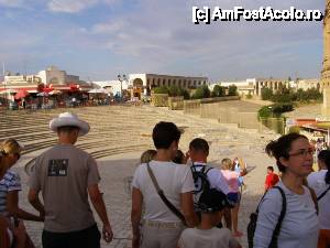 [P02] coada la niste ruine? astia stiu sa-si vanda istoria!  » foto by arru
 - 
<span class="allrVoted glyphicon glyphicon-heart hidden" id="av442908"></span>
<a class="m-l-10 hidden" id="sv442908" onclick="voting_Foto_DelVot(,442908,2617)" role="button">șterge vot <span class="glyphicon glyphicon-remove"></span></a>
<a id="v9442908" class=" c-red"  onclick="voting_Foto_SetVot(442908)" role="button"><span class="glyphicon glyphicon-heart-empty"></span> <b>LIKE</b> = Votează poza</a> <img class="hidden"  id="f442908W9" src="/imagini/loader.gif" border="0" /><span class="AjErrMes hidden" id="e442908ErM"></span>