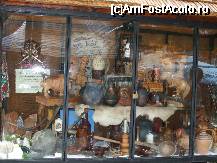 [P02] In curtea restaurantului,o vitrina cu niste exponante rustice... » foto by trandafir 1970*
 - 
<span class="allrVoted glyphicon glyphicon-heart hidden" id="av32420"></span>
<a class="m-l-10 hidden" id="sv32420" onclick="voting_Foto_DelVot(,32420,2622)" role="button">șterge vot <span class="glyphicon glyphicon-remove"></span></a>
<a id="v932420" class=" c-red"  onclick="voting_Foto_SetVot(32420)" role="button"><span class="glyphicon glyphicon-heart-empty"></span> <b>LIKE</b> = Votează poza</a> <img class="hidden"  id="f32420W9" src="/imagini/loader.gif" border="0" /><span class="AjErrMes hidden" id="e32420ErM"></span>