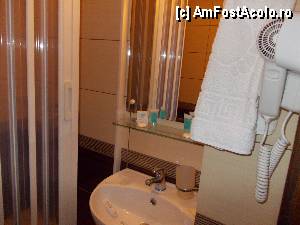 [P04] Baia dotată cu uscător de păr, şampon, săpun...  » foto by geta10
 - 
<span class="allrVoted glyphicon glyphicon-heart hidden" id="av435418"></span>
<a class="m-l-10 hidden" id="sv435418" onclick="voting_Foto_DelVot(,435418,2689)" role="button">șterge vot <span class="glyphicon glyphicon-remove"></span></a>
<a id="v9435418" class=" c-red"  onclick="voting_Foto_SetVot(435418)" role="button"><span class="glyphicon glyphicon-heart-empty"></span> <b>LIKE</b> = Votează poza</a> <img class="hidden"  id="f435418W9" src="/imagini/loader.gif" border="0" /><span class="AjErrMes hidden" id="e435418ErM"></span>