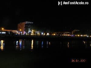 [P05] Hotelul vazut de pe pasarela ce duce la pontonul pentru vaporase » foto by cristi oradea
 - 
<span class="allrVoted glyphicon glyphicon-heart hidden" id="av338697"></span>
<a class="m-l-10 hidden" id="sv338697" onclick="voting_Foto_DelVot(,338697,2690)" role="button">șterge vot <span class="glyphicon glyphicon-remove"></span></a>
<a id="v9338697" class=" c-red"  onclick="voting_Foto_SetVot(338697)" role="button"><span class="glyphicon glyphicon-heart-empty"></span> <b>LIKE</b> = Votează poza</a> <img class="hidden"  id="f338697W9" src="/imagini/loader.gif" border="0" /><span class="AjErrMes hidden" id="e338697ErM"></span>