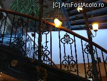 [P08] o scara din lobby bar catre receptie » foto by titigeolgau
 - 
<span class="allrVoted glyphicon glyphicon-heart hidden" id="av94369"></span>
<a class="m-l-10 hidden" id="sv94369" onclick="voting_Foto_DelVot(,94369,2733)" role="button">șterge vot <span class="glyphicon glyphicon-remove"></span></a>
<a id="v994369" class=" c-red"  onclick="voting_Foto_SetVot(94369)" role="button"><span class="glyphicon glyphicon-heart-empty"></span> <b>LIKE</b> = Votează poza</a> <img class="hidden"  id="f94369W9" src="/imagini/loader.gif" border="0" /><span class="AjErrMes hidden" id="e94369ErM"></span>