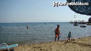 [P11] Plaja din partea dreapta a resortului, sezlonguri libere se gaseau tot timpul, cei mai multi turisti preferau piscina, si e de inteles de ce...  » foto by kelyboy
 - 
<span class="allrVoted glyphicon glyphicon-heart hidden" id="av475192"></span>
<a class="m-l-10 hidden" id="sv475192" onclick="voting_Foto_DelVot(,475192,2733)" role="button">șterge vot <span class="glyphicon glyphicon-remove"></span></a>
<a id="v9475192" class=" c-red"  onclick="voting_Foto_SetVot(475192)" role="button"><span class="glyphicon glyphicon-heart-empty"></span> <b>LIKE</b> = Votează poza</a> <img class="hidden"  id="f475192W9" src="/imagini/loader.gif" border="0" /><span class="AjErrMes hidden" id="e475192ErM"></span>