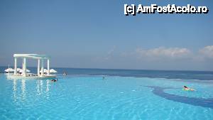 [P38] Chiar nu poti sa-ti dai seama unde se termina piscina, unde se termina marea si unde incepe cerul...  » foto by kelyboy
 - 
<span class="allrVoted glyphicon glyphicon-heart hidden" id="av475219"></span>
<a class="m-l-10 hidden" id="sv475219" onclick="voting_Foto_DelVot(,475219,2733)" role="button">șterge vot <span class="glyphicon glyphicon-remove"></span></a>
<a id="v9475219" class=" c-red"  onclick="voting_Foto_SetVot(475219)" role="button"><span class="glyphicon glyphicon-heart-empty"></span> <b>LIKE</b> = Votează poza</a> <img class="hidden"  id="f475219W9" src="/imagini/loader.gif" border="0" /><span class="AjErrMes hidden" id="e475219ErM"></span>