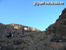 [P16] Coloana de pelerini. Cel in albastru, cu spatele, era cameramanul nostru neobosit » foto by bitnic
 - 
<span class="allrVoted glyphicon glyphicon-heart hidden" id="av136479"></span>
<a class="m-l-10 hidden" id="sv136479" onclick="voting_Foto_DelVot(,136479,2768)" role="button">șterge vot <span class="glyphicon glyphicon-remove"></span></a>
<a id="v9136479" class=" c-red"  onclick="voting_Foto_SetVot(136479)" role="button"><span class="glyphicon glyphicon-heart-empty"></span> <b>LIKE</b> = Votează poza</a> <img class="hidden"  id="f136479W9" src="/imagini/loader.gif" border="0" /><span class="AjErrMes hidden" id="e136479ErM"></span>