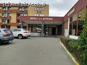 [P01] Intrare Hotel Astoria » foto by Alexa_77
 - 
<span class="allrVoted glyphicon glyphicon-heart hidden" id="av791555"></span>
<a class="m-l-10 hidden" id="sv791555" onclick="voting_Foto_DelVot(,791555,2793)" role="button">șterge vot <span class="glyphicon glyphicon-remove"></span></a>
<a id="v9791555" class=" c-red"  onclick="voting_Foto_SetVot(791555)" role="button"><span class="glyphicon glyphicon-heart-empty"></span> <b>LIKE</b> = Votează poza</a> <img class="hidden"  id="f791555W9" src="/imagini/loader.gif" border="0" /><span class="AjErrMes hidden" id="e791555ErM"></span>