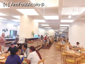 [P26] In restaurant » foto by roxxie
 - 
<span class="allrVoted glyphicon glyphicon-heart hidden" id="av1502572"></span>
<a class="m-l-10 hidden" id="sv1502572" onclick="voting_Foto_DelVot(,1502572,2863)" role="button">șterge vot <span class="glyphicon glyphicon-remove"></span></a>
<a id="v91502572" class=" c-red"  onclick="voting_Foto_SetVot(1502572)" role="button"><span class="glyphicon glyphicon-heart-empty"></span> <b>LIKE</b> = Votează poza</a> <img class="hidden"  id="f1502572W9" src="/imagini/loader.gif" border="0" /><span class="AjErrMes hidden" id="e1502572ErM"></span>