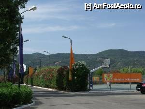 [P15] Intrarea in resort, cu terenurile de tenis » foto by monicutza
 - 
<span class="allrVoted glyphicon glyphicon-heart hidden" id="av441714"></span>
<a class="m-l-10 hidden" id="sv441714" onclick="voting_Foto_DelVot(,441714,2905)" role="button">șterge vot <span class="glyphicon glyphicon-remove"></span></a>
<a id="v9441714" class=" c-red"  onclick="voting_Foto_SetVot(441714)" role="button"><span class="glyphicon glyphicon-heart-empty"></span> <b>LIKE</b> = Votează poza</a> <img class="hidden"  id="f441714W9" src="/imagini/loader.gif" border="0" /><span class="AjErrMes hidden" id="e441714ErM"></span>
