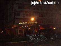 [P02] Hotel Dunărea, noaptea » foto by RobertCodescu
 - 
<span class="allrVoted glyphicon glyphicon-heart hidden" id="av98211"></span>
<a class="m-l-10 hidden" id="sv98211" onclick="voting_Foto_DelVot(,98211,2918)" role="button">șterge vot <span class="glyphicon glyphicon-remove"></span></a>
<a id="v998211" class=" c-red"  onclick="voting_Foto_SetVot(98211)" role="button"><span class="glyphicon glyphicon-heart-empty"></span> <b>LIKE</b> = Votează poza</a> <img class="hidden"  id="f98211W9" src="/imagini/loader.gif" border="0" /><span class="AjErrMes hidden" id="e98211ErM"></span>