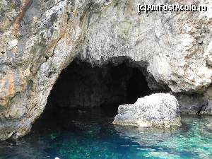 [P102] Peștera Nausicaa, cea legendară, aflată aproape de locul de plecare în plimbarea navală, în același golf.  » foto by abancor
 - 
<span class="allrVoted glyphicon glyphicon-heart hidden" id="av572164"></span>
<a class="m-l-10 hidden" id="sv572164" onclick="voting_Foto_DelVot(,572164,3004)" role="button">șterge vot <span class="glyphicon glyphicon-remove"></span></a>
<a id="v9572164" class=" c-red"  onclick="voting_Foto_SetVot(572164)" role="button"><span class="glyphicon glyphicon-heart-empty"></span> <b>LIKE</b> = Votează poza</a> <img class="hidden"  id="f572164W9" src="/imagini/loader.gif" border="0" /><span class="AjErrMes hidden" id="e572164ErM"></span>