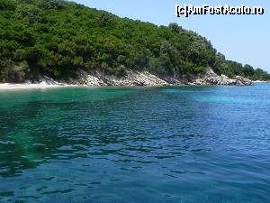 [P17] Stîncile pătrund oblic sub oglinda apei, atenție la fund în apropierea țărmului.  » foto by abancor
 - 
<span class="allrVoted glyphicon glyphicon-heart hidden" id="av572077"></span>
<a class="m-l-10 hidden" id="sv572077" onclick="voting_Foto_DelVot(,572077,3004)" role="button">șterge vot <span class="glyphicon glyphicon-remove"></span></a>
<a id="v9572077" class=" c-red"  onclick="voting_Foto_SetVot(572077)" role="button"><span class="glyphicon glyphicon-heart-empty"></span> <b>LIKE</b> = Votează poza</a> <img class="hidden"  id="f572077W9" src="/imagini/loader.gif" border="0" /><span class="AjErrMes hidden" id="e572077ErM"></span>