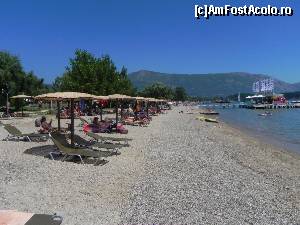 [P25] Plaja Dassia, Hotel Chandris. Se vede platforma pentru sporturi acvatice, water sports. Pe sub pietrișul ăla e nisip, iar în apă e numai nisip.  » foto by abancor
 - 
<span class="allrVoted glyphicon glyphicon-heart hidden" id="av572085"></span>
<a class="m-l-10 hidden" id="sv572085" onclick="voting_Foto_DelVot(,572085,3004)" role="button">șterge vot <span class="glyphicon glyphicon-remove"></span></a>
<a id="v9572085" class=" c-red"  onclick="voting_Foto_SetVot(572085)" role="button"><span class="glyphicon glyphicon-heart-empty"></span> <b>LIKE</b> = Votează poza</a> <img class="hidden"  id="f572085W9" src="/imagini/loader.gif" border="0" /><span class="AjErrMes hidden" id="e572085ErM"></span>