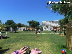 [P28] Gazonul de la Corfu Chandris Hotel și cîteva bungalowuri pentru cazare.  » foto by abancor
 - 
<span class="allrVoted glyphicon glyphicon-heart hidden" id="av572088"></span>
<a class="m-l-10 hidden" id="sv572088" onclick="voting_Foto_DelVot(,572088,3004)" role="button">șterge vot <span class="glyphicon glyphicon-remove"></span></a>
<a id="v9572088" class=" c-red"  onclick="voting_Foto_SetVot(572088)" role="button"><span class="glyphicon glyphicon-heart-empty"></span> <b>LIKE</b> = Votează poza</a> <img class="hidden"  id="f572088W9" src="/imagini/loader.gif" border="0" /><span class="AjErrMes hidden" id="e572088ErM"></span>