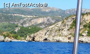 [P11] O mică parte din Paleokastritsa şi satul Lakones în vârful muntelui, văzute din largul Golfului Agios Spyridon (Sf. Spiridon)  » foto by Lucien
 - 
<span class="allrVoted glyphicon glyphicon-heart hidden" id="av729757"></span>
<a class="m-l-10 hidden" id="sv729757" onclick="voting_Foto_DelVot(,729757,3004)" role="button">șterge vot <span class="glyphicon glyphicon-remove"></span></a>
<a id="v9729757" class=" c-red"  onclick="voting_Foto_SetVot(729757)" role="button"><span class="glyphicon glyphicon-heart-empty"></span> <b>LIKE</b> = Votează poza</a> <img class="hidden"  id="f729757W9" src="/imagini/loader.gif" border="0" /><span class="AjErrMes hidden" id="e729757ErM"></span>