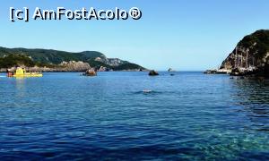 [P24] Submarinul Galben în Golful Platakia. În depărtare se vede mica stâncă cu aspect ciudat care este corabia lui Ulise pietrificată de către zeul Poseidon » foto by Lucien
 - 
<span class="allrVoted glyphicon glyphicon-heart hidden" id="av729770"></span>
<a class="m-l-10 hidden" id="sv729770" onclick="voting_Foto_DelVot(,729770,3004)" role="button">șterge vot <span class="glyphicon glyphicon-remove"></span></a>
<a id="v9729770" class=" c-red"  onclick="voting_Foto_SetVot(729770)" role="button"><span class="glyphicon glyphicon-heart-empty"></span> <b>LIKE</b> = Votează poza</a> <img class="hidden"  id="f729770W9" src="/imagini/loader.gif" border="0" /><span class="AjErrMes hidden" id="e729770ErM"></span>