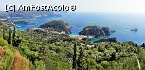[P05] Panorama staţiunii Paleokastritsa văzută din zona de belvedere Bella Vista. Am marcat cu galben traseul aproximativ al croazierei cu Submarinul Galben. Imagine panoramică (circa 180°) asamblată din mai multe fotografii » foto by Lucien
 - 
<span class="allrVoted glyphicon glyphicon-heart hidden" id="av729751"></span>
<a class="m-l-10 hidden" id="sv729751" onclick="voting_Foto_DelVot(,729751,3004)" role="button">șterge vot <span class="glyphicon glyphicon-remove"></span></a>
<a id="v9729751" class=" c-red"  onclick="voting_Foto_SetVot(729751)" role="button"><span class="glyphicon glyphicon-heart-empty"></span> <b>LIKE</b> = Votează poza</a> <img class="hidden"  id="f729751W9" src="/imagini/loader.gif" border="0" /><span class="AjErrMes hidden" id="e729751ErM"></span>