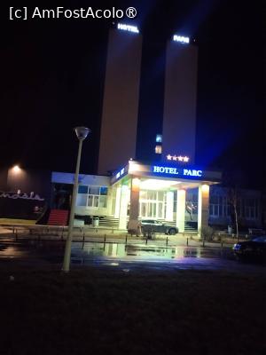 [P06] Intrare hotel Parc seara februarie » foto by Teodor17
 - 
<span class="allrVoted glyphicon glyphicon-heart hidden" id="av1526741"></span>
<a class="m-l-10 hidden" id="sv1526741" onclick="voting_Foto_DelVot(,1526741,3085)" role="button">șterge vot <span class="glyphicon glyphicon-remove"></span></a>
<a id="v91526741" class=" c-red"  onclick="voting_Foto_SetVot(1526741)" role="button"><span class="glyphicon glyphicon-heart-empty"></span> <b>LIKE</b> = Votează poza</a> <img class="hidden"  id="f1526741W9" src="/imagini/loader.gif" border="0" /><span class="AjErrMes hidden" id="e1526741ErM"></span>