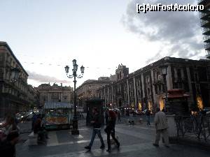 [P06] In Piazza Stesicoro chiosc cu bauturi racoritoare » foto by amero
 - 
<span class="allrVoted glyphicon glyphicon-heart hidden" id="av674834"></span>
<a class="m-l-10 hidden" id="sv674834" onclick="voting_Foto_DelVot(,674834,3109)" role="button">șterge vot <span class="glyphicon glyphicon-remove"></span></a>
<a id="v9674834" class=" c-red"  onclick="voting_Foto_SetVot(674834)" role="button"><span class="glyphicon glyphicon-heart-empty"></span> <b>LIKE</b> = Votează poza</a> <img class="hidden"  id="f674834W9" src="/imagini/loader.gif" border="0" /><span class="AjErrMes hidden" id="e674834ErM"></span>