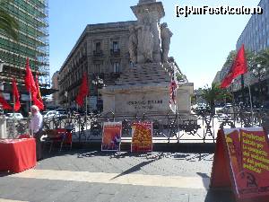 [P08] In Piazza Stesicoro, loc istoric al orasului, la baza statuii lui Bellini, in ziua de 1 Mai se organizau festivitatile de catre un grup vasnic de 'proletari' sicilieni. Multi chemati... putini sositi » foto by amero
 - 
<span class="allrVoted glyphicon glyphicon-heart hidden" id="av674837"></span>
<a class="m-l-10 hidden" id="sv674837" onclick="voting_Foto_DelVot(,674837,3109)" role="button">șterge vot <span class="glyphicon glyphicon-remove"></span></a>
<a id="v9674837" class=" c-red"  onclick="voting_Foto_SetVot(674837)" role="button"><span class="glyphicon glyphicon-heart-empty"></span> <b>LIKE</b> = Votează poza</a> <img class="hidden"  id="f674837W9" src="/imagini/loader.gif" border="0" /><span class="AjErrMes hidden" id="e674837ErM"></span>