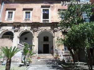 [P13] In aceasta cladire din secolul 18 construita pe coloane din 1094 se afla Arhivele Statului. Am avut bucuria de a vizita acest loc intr-o zi a 'portilor deschise'. Am gasit aici documente de o inestimabila valoare referitoare la oameni de stat celebrii, regi si oameni de cultura.  » foto by amero
 - 
<span class="allrVoted glyphicon glyphicon-heart hidden" id="av680395"></span>
<a class="m-l-10 hidden" id="sv680395" onclick="voting_Foto_DelVot(,680395,3109)" role="button">șterge vot <span class="glyphicon glyphicon-remove"></span></a>
<a id="v9680395" class=" c-red"  onclick="voting_Foto_SetVot(680395)" role="button"><span class="glyphicon glyphicon-heart-empty"></span> <b>LIKE</b> = Votează poza</a> <img class="hidden"  id="f680395W9" src="/imagini/loader.gif" border="0" /><span class="AjErrMes hidden" id="e680395ErM"></span>