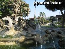 [P11] O fantana din apropierea garii din Catania » foto by vlado2
 - 
<span class="allrVoted glyphicon glyphicon-heart hidden" id="av454692"></span>
<a class="m-l-10 hidden" id="sv454692" onclick="voting_Foto_DelVot(,454692,3109)" role="button">șterge vot <span class="glyphicon glyphicon-remove"></span></a>
<a id="v9454692" class=" c-red"  onclick="voting_Foto_SetVot(454692)" role="button"><span class="glyphicon glyphicon-heart-empty"></span> <b>LIKE</b> = Votează poza</a> <img class="hidden"  id="f454692W9" src="/imagini/loader.gif" border="0" /><span class="AjErrMes hidden" id="e454692ErM"></span>