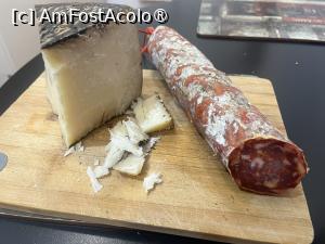 [P17] Catania - A Fare o Luni. Brânză în crustă de piper și salam picant sicilian. Ambele cu certificat de autenticitate » foto by Yersinia Pestis
 - 
<span class="allrVoted glyphicon glyphicon-heart hidden" id="av1516430"></span>
<a class="m-l-10 hidden" id="sv1516430" onclick="voting_Foto_DelVot(,1516430,3109)" role="button">șterge vot <span class="glyphicon glyphicon-remove"></span></a>
<a id="v91516430" class=" c-red"  onclick="voting_Foto_SetVot(1516430)" role="button"><span class="glyphicon glyphicon-heart-empty"></span> <b>LIKE</b> = Votează poza</a> <img class="hidden"  id="f1516430W9" src="/imagini/loader.gif" border="0" /><span class="AjErrMes hidden" id="e1516430ErM"></span>