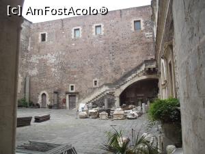 [P61] În curtea interioară a Castelului Ursino » foto by irinad
 - 
<span class="allrVoted glyphicon glyphicon-heart hidden" id="av872831"></span>
<a class="m-l-10 hidden" id="sv872831" onclick="voting_Foto_DelVot(,872831,3109)" role="button">șterge vot <span class="glyphicon glyphicon-remove"></span></a>
<a id="v9872831" class=" c-red"  onclick="voting_Foto_SetVot(872831)" role="button"><span class="glyphicon glyphicon-heart-empty"></span> <b>LIKE</b> = Votează poza</a> <img class="hidden"  id="f872831W9" src="/imagini/loader.gif" border="0" /><span class="AjErrMes hidden" id="e872831ErM"></span>