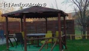 [P06] Chioscul din curte seara » foto by Michi
 - 
<span class="allrVoted glyphicon glyphicon-heart hidden" id="av1499440"></span>
<a class="m-l-10 hidden" id="sv1499440" onclick="voting_Foto_DelVot(,1499440,3120)" role="button">șterge vot <span class="glyphicon glyphicon-remove"></span></a>
<a id="v91499440" class=" c-red"  onclick="voting_Foto_SetVot(1499440)" role="button"><span class="glyphicon glyphicon-heart-empty"></span> <b>LIKE</b> = Votează poza</a> <img class="hidden"  id="f1499440W9" src="/imagini/loader.gif" border="0" /><span class="AjErrMes hidden" id="e1499440ErM"></span>