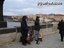 [P17] Praga - maestri papusari pe podul Carol » foto by Diaura*
 - 
<span class="allrVoted glyphicon glyphicon-heart hidden" id="av288610"></span>
<a class="m-l-10 hidden" id="sv288610" onclick="voting_Foto_DelVot(,288610,3167)" role="button">șterge vot <span class="glyphicon glyphicon-remove"></span></a>
<a id="v9288610" class=" c-red"  onclick="voting_Foto_SetVot(288610)" role="button"><span class="glyphicon glyphicon-heart-empty"></span> <b>LIKE</b> = Votează poza</a> <img class="hidden"  id="f288610W9" src="/imagini/loader.gif" border="0" /><span class="AjErrMes hidden" id="e288610ErM"></span>