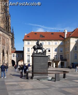 [P12] A treia curte: statuia ecvestră a Sf. Gheorghe » foto by Carmen Ion
 - 
<span class="allrVoted glyphicon glyphicon-heart hidden" id="av1286926"></span>
<a class="m-l-10 hidden" id="sv1286926" onclick="voting_Foto_DelVot(,1286926,3167)" role="button">șterge vot <span class="glyphicon glyphicon-remove"></span></a>
<a id="v91286926" class=" c-red"  onclick="voting_Foto_SetVot(1286926)" role="button"><span class="glyphicon glyphicon-heart-empty"></span> <b>LIKE</b> = Votează poza</a> <img class="hidden"  id="f1286926W9" src="/imagini/loader.gif" border="0" /><span class="AjErrMes hidden" id="e1286926ErM"></span>