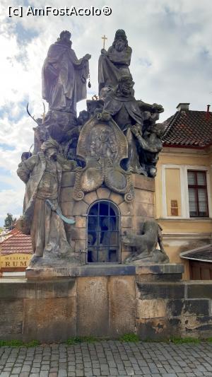 [P67] Podul Carol - Sf. Ioan de Matha, Sf. Felix de Valois și Binecuv&acirc;ntatul Ivan » foto by Carmen Ion
 - 
<span class="allrVoted glyphicon glyphicon-heart hidden" id="av1287448"></span>
<a class="m-l-10 hidden" id="sv1287448" onclick="voting_Foto_DelVot(,1287448,3167)" role="button">șterge vot <span class="glyphicon glyphicon-remove"></span></a>
<a id="v91287448" class=" c-red"  onclick="voting_Foto_SetVot(1287448)" role="button"><span class="glyphicon glyphicon-heart-empty"></span> <b>LIKE</b> = Votează poza</a> <img class="hidden"  id="f1287448W9" src="/imagini/loader.gif" border="0" /><span class="AjErrMes hidden" id="e1287448ErM"></span>