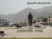 [P02] Statuia lui Onassis in portul din Nidri.  » foto by maryka
 - 
<span class="allrVoted glyphicon glyphicon-heart hidden" id="av425453"></span>
<a class="m-l-10 hidden" id="sv425453" onclick="voting_Foto_DelVot(,425453,3173)" role="button">șterge vot <span class="glyphicon glyphicon-remove"></span></a>
<a id="v9425453" class=" c-red"  onclick="voting_Foto_SetVot(425453)" role="button"><span class="glyphicon glyphicon-heart-empty"></span> <b>LIKE</b> = Votează poza</a> <img class="hidden"  id="f425453W9" src="/imagini/loader.gif" border="0" /><span class="AjErrMes hidden" id="e425453ErM"></span>