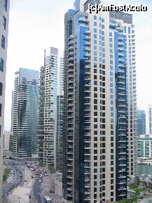 [P13] Dubai Marina - revenim in oras, perspectiva de la balconul Sofitelului, pe partea opusa marii. In coltul din dreapta se vede lacul artificial al cartierului. » foto by AndreeaG
 - 
<span class="allrVoted glyphicon glyphicon-heart hidden" id="av284912"></span>
<a class="m-l-10 hidden" id="sv284912" onclick="voting_Foto_DelVot(,284912,3199)" role="button">șterge vot <span class="glyphicon glyphicon-remove"></span></a>
<a id="v9284912" class=" c-red"  onclick="voting_Foto_SetVot(284912)" role="button"><span class="glyphicon glyphicon-heart-empty"></span> <b>LIKE</b> = Votează poza</a> <img class="hidden"  id="f284912W9" src="/imagini/loader.gif" border="0" /><span class="AjErrMes hidden" id="e284912ErM"></span>