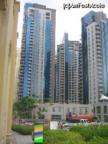 [P04] Dubai Marina - 'dupa blocuri' :))
Eu sunt dreptunghiul acela colorat, de un metru cincizeci inaltime, ca sa raportati corect inaltimile :) » foto by AndreeaG
 - 
<span class="allrVoted glyphicon glyphicon-heart hidden" id="av284892"></span>
<a class="m-l-10 hidden" id="sv284892" onclick="voting_Foto_DelVot(,284892,3199)" role="button">șterge vot <span class="glyphicon glyphicon-remove"></span></a>
<a id="v9284892" class=" c-red"  onclick="voting_Foto_SetVot(284892)" role="button"><span class="glyphicon glyphicon-heart-empty"></span> <b>LIKE</b> = Votează poza</a> <img class="hidden"  id="f284892W9" src="/imagini/loader.gif" border="0" /><span class="AjErrMes hidden" id="e284892ErM"></span>