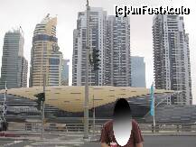 [P05] Dubai Marina - treaba aceea futurista cu 'acoperis' bejuliu este o statie de metrou 'usor'. Traseul acestei linii este preponderent pe Sheikh Zayed Rd, si panorama este spectaculoasa. Aceasta statie era in dreptul lui DM dar nu era functionala inca (apr 2010), metroul trecea prin ea dar nu stationa. » foto by AndreeaG
 - 
<span class="allrVoted glyphicon glyphicon-heart hidden" id="av284893"></span>
<a class="m-l-10 hidden" id="sv284893" onclick="voting_Foto_DelVot(,284893,3199)" role="button">șterge vot <span class="glyphicon glyphicon-remove"></span></a>
<a id="v9284893" class=" c-red"  onclick="voting_Foto_SetVot(284893)" role="button"><span class="glyphicon glyphicon-heart-empty"></span> <b>LIKE</b> = Votează poza</a> <img class="hidden"  id="f284893W9" src="/imagini/loader.gif" border="0" /><span class="AjErrMes hidden" id="e284893ErM"></span>