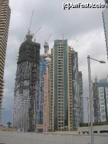 [P07] Dubai Marina - si ultima poza din day 1 cea innorata, 
voi puteti numara etajele? ca eu nu reusesc nici macar acum, in poza :) 
si gata, am terminat cu macaralele :) » foto by AndreeaG
 - 
<span class="allrVoted glyphicon glyphicon-heart hidden" id="av284895"></span>
<a class="m-l-10 hidden" id="sv284895" onclick="voting_Foto_DelVot(,284895,3199)" role="button">șterge vot <span class="glyphicon glyphicon-remove"></span></a>
<a id="v9284895" class=" c-red"  onclick="voting_Foto_SetVot(284895)" role="button"><span class="glyphicon glyphicon-heart-empty"></span> <b>LIKE</b> = Votează poza</a> <img class="hidden"  id="f284895W9" src="/imagini/loader.gif" border="0" /><span class="AjErrMes hidden" id="e284895ErM"></span>