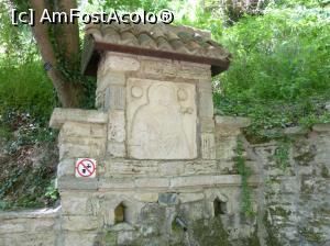 [P25] Fantana din piatra cu chipul Fecioarei Maria cu Pruncul » foto by fredutza
 - 
<span class="allrVoted glyphicon glyphicon-heart hidden" id="av875285"></span>
<a class="m-l-10 hidden" id="sv875285" onclick="voting_Foto_DelVot(,875285,3210)" role="button">șterge vot <span class="glyphicon glyphicon-remove"></span></a>
<a id="v9875285" class=" c-red"  onclick="voting_Foto_SetVot(875285)" role="button"><span class="glyphicon glyphicon-heart-empty"></span> <b>LIKE</b> = Votează poza</a> <img class="hidden"  id="f875285W9" src="/imagini/loader.gif" border="0" /><span class="AjErrMes hidden" id="e875285ErM"></span>