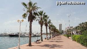 [P18] Alicante: pe faleza, in zona portului » foto by zuftim
 - 
<span class="allrVoted glyphicon glyphicon-heart hidden" id="av599880"></span>
<a class="m-l-10 hidden" id="sv599880" onclick="voting_Foto_DelVot(,599880,3218)" role="button">șterge vot <span class="glyphicon glyphicon-remove"></span></a>
<a id="v9599880" class=" c-red"  onclick="voting_Foto_SetVot(599880)" role="button"><span class="glyphicon glyphicon-heart-empty"></span> <b>LIKE</b> = Votează poza</a> <img class="hidden"  id="f599880W9" src="/imagini/loader.gif" border="0" /><span class="AjErrMes hidden" id="e599880ErM"></span>