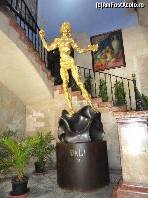[P07] Alicante: Primaria adaposteste o sculptura de Dali.  » foto by zuftim
 - 
<span class="allrVoted glyphicon glyphicon-heart hidden" id="av599867"></span>
<a class="m-l-10 hidden" id="sv599867" onclick="voting_Foto_DelVot(,599867,3218)" role="button">șterge vot <span class="glyphicon glyphicon-remove"></span></a>
<a id="v9599867" class=" c-red"  onclick="voting_Foto_SetVot(599867)" role="button"><span class="glyphicon glyphicon-heart-empty"></span> <b>LIKE</b> = Votează poza</a> <img class="hidden"  id="f599867W9" src="/imagini/loader.gif" border="0" /><span class="AjErrMes hidden" id="e599867ErM"></span>