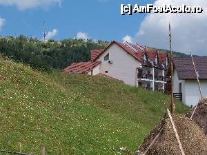 [P07] Hotel Acvila (in spate) vazut de pe strada Zbarcioara, directia dinspre Pestera.  » foto by nadiaandreea
 - 
<span class="allrVoted glyphicon glyphicon-heart hidden" id="av448652"></span>
<a class="m-l-10 hidden" id="sv448652" onclick="voting_Foto_DelVot(,448652,3243)" role="button">șterge vot <span class="glyphicon glyphicon-remove"></span></a>
<a id="v9448652" class=" c-red"  onclick="voting_Foto_SetVot(448652)" role="button"><span class="glyphicon glyphicon-heart-empty"></span> <b>LIKE</b> = Votează poza</a> <img class="hidden"  id="f448652W9" src="/imagini/loader.gif" border="0" /><span class="AjErrMes hidden" id="e448652ErM"></span>