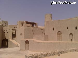 [P24] Bahla Fort » foto by Mirna
 - 
<span class="allrVoted glyphicon glyphicon-heart hidden" id="av624801"></span>
<a class="m-l-10 hidden" id="sv624801" onclick="voting_Foto_DelVot(,624801,3254)" role="button">șterge vot <span class="glyphicon glyphicon-remove"></span></a>
<a id="v9624801" class=" c-red"  onclick="voting_Foto_SetVot(624801)" role="button"><span class="glyphicon glyphicon-heart-empty"></span> <b>LIKE</b> = Votează poza</a> <img class="hidden"  id="f624801W9" src="/imagini/loader.gif" border="0" /><span class="AjErrMes hidden" id="e624801ErM"></span>