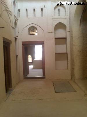[P26] Bahla Fort » foto by Mirna
 - 
<span class="allrVoted glyphicon glyphicon-heart hidden" id="av624803"></span>
<a class="m-l-10 hidden" id="sv624803" onclick="voting_Foto_DelVot(,624803,3254)" role="button">șterge vot <span class="glyphicon glyphicon-remove"></span></a>
<a id="v9624803" class=" c-red"  onclick="voting_Foto_SetVot(624803)" role="button"><span class="glyphicon glyphicon-heart-empty"></span> <b>LIKE</b> = Votează poza</a> <img class="hidden"  id="f624803W9" src="/imagini/loader.gif" border="0" /><span class="AjErrMes hidden" id="e624803ErM"></span>