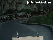 [P20] Drumul în serpentine coboară destul de abrupt prin cheile întunecoase. » foto by corinka
 - 
<span class="allrVoted glyphicon glyphicon-heart hidden" id="av106117"></span>
<a class="m-l-10 hidden" id="sv106117" onclick="voting_Foto_DelVot(,106117,3314)" role="button">șterge vot <span class="glyphicon glyphicon-remove"></span></a>
<a id="v9106117" class=" c-red"  onclick="voting_Foto_SetVot(106117)" role="button"><span class="glyphicon glyphicon-heart-empty"></span> <b>LIKE</b> = Votează poza</a> <img class="hidden"  id="f106117W9" src="/imagini/loader.gif" border="0" /><span class="AjErrMes hidden" id="e106117ErM"></span>