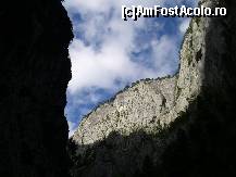 [P09] În chei este mereu umbră datorită înălţimii munţilor. » foto by corinka
 - 
<span class="allrVoted glyphicon glyphicon-heart hidden" id="av106098"></span>
<a class="m-l-10 hidden" id="sv106098" onclick="voting_Foto_DelVot(,106098,3314)" role="button">șterge vot <span class="glyphicon glyphicon-remove"></span></a>
<a id="v9106098" class=" c-red"  onclick="voting_Foto_SetVot(106098)" role="button"><span class="glyphicon glyphicon-heart-empty"></span> <b>LIKE</b> = Votează poza</a> <img class="hidden"  id="f106098W9" src="/imagini/loader.gif" border="0" /><span class="AjErrMes hidden" id="e106098ErM"></span>