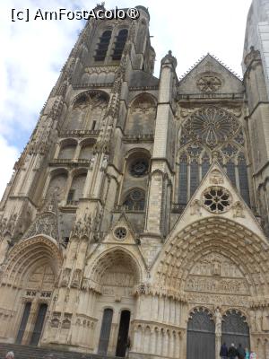 [P10] Bourges - Catedrala Saint-Étienne de Bourges. » foto by iulianic
 - 
<span class="allrVoted glyphicon glyphicon-heart hidden" id="av1432486"></span>
<a class="m-l-10 hidden" id="sv1432486" onclick="voting_Foto_DelVot(,1432486,3364)" role="button">șterge vot <span class="glyphicon glyphicon-remove"></span></a>
<a id="v91432486" class=" c-red"  onclick="voting_Foto_SetVot(1432486)" role="button"><span class="glyphicon glyphicon-heart-empty"></span> <b>LIKE</b> = Votează poza</a> <img class="hidden"  id="f1432486W9" src="/imagini/loader.gif" border="0" /><span class="AjErrMes hidden" id="e1432486ErM"></span>
