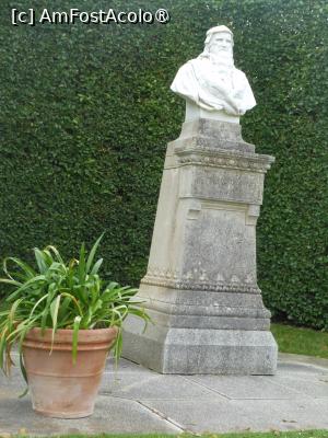 [P13] Castelul Amboise - În grădină, bustul lui Leonardo da Vinci. » foto by iulianic
 - 
<span class="allrVoted glyphicon glyphicon-heart hidden" id="av1473717"></span>
<a class="m-l-10 hidden" id="sv1473717" onclick="voting_Foto_DelVot(,1473717,3364)" role="button">șterge vot <span class="glyphicon glyphicon-remove"></span></a>
<a id="v91473717" class=" c-red"  onclick="voting_Foto_SetVot(1473717)" role="button"><span class="glyphicon glyphicon-heart-empty"></span> <b>LIKE</b> = Votează poza</a> <img class="hidden"  id="f1473717W9" src="/imagini/loader.gif" border="0" /><span class="AjErrMes hidden" id="e1473717ErM"></span>