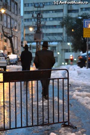 [P22] Cartierul Mea Shearim, pregatindu-se de Sabat.  » foto by TraianS
 - 
<span class="allrVoted glyphicon glyphicon-heart hidden" id="av598476"></span>
<a class="m-l-10 hidden" id="sv598476" onclick="voting_Foto_DelVot(,598476,3380)" role="button">șterge vot <span class="glyphicon glyphicon-remove"></span></a>
<a id="v9598476" class=" c-red"  onclick="voting_Foto_SetVot(598476)" role="button"><span class="glyphicon glyphicon-heart-empty"></span> <b>LIKE</b> = Votează poza</a> <img class="hidden"  id="f598476W9" src="/imagini/loader.gif" border="0" /><span class="AjErrMes hidden" id="e598476ErM"></span>